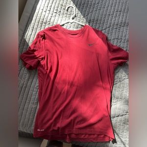 red cotton dri-fit NIKE tee men’s size medium